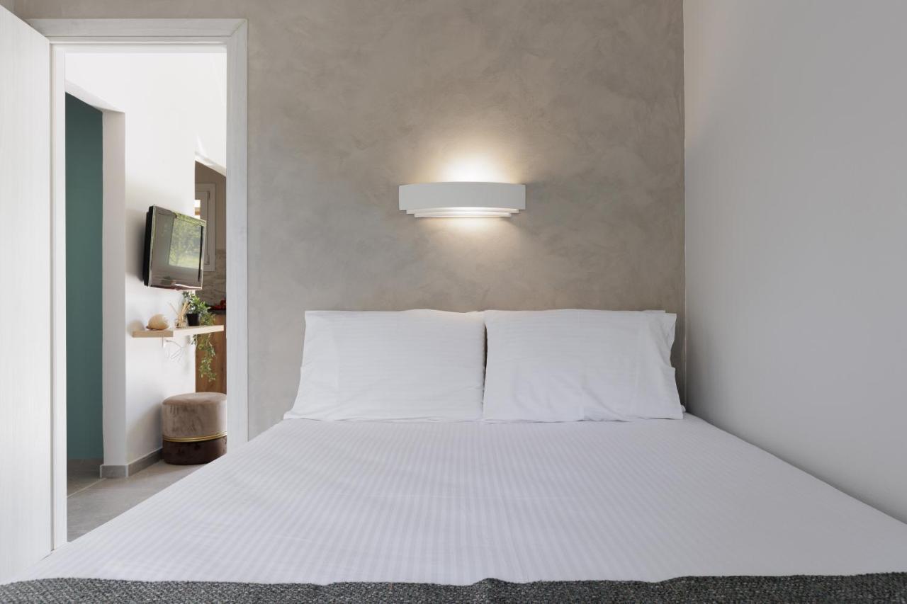 The Lake Apartments Коммено Экстерьер фото