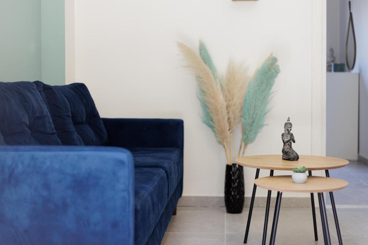 The Lake Apartments Коммено Экстерьер фото