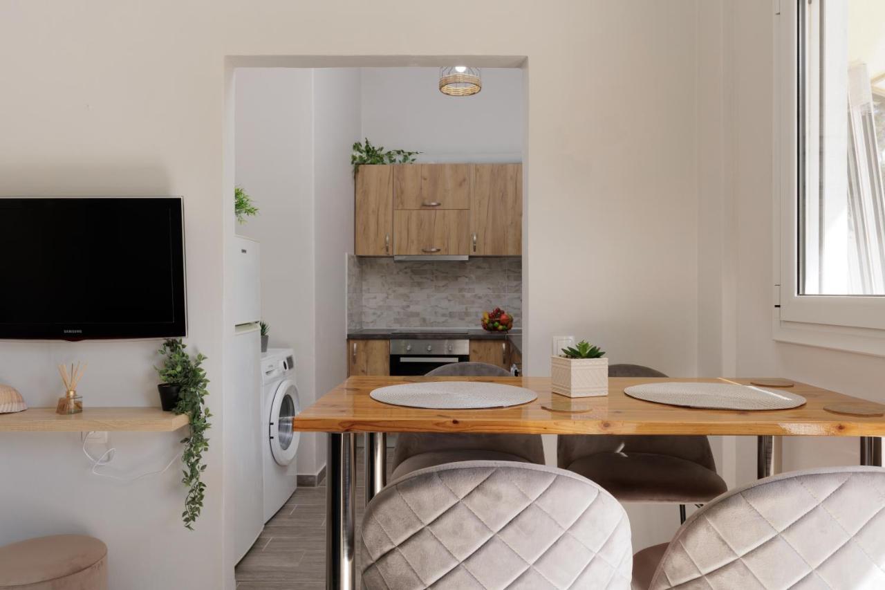 The Lake Apartments Коммено Экстерьер фото