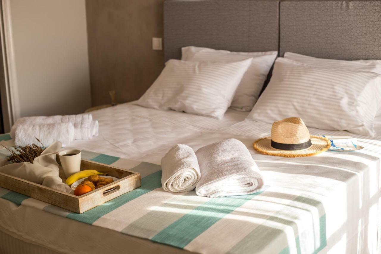 The Lake Apartments Коммено Экстерьер фото