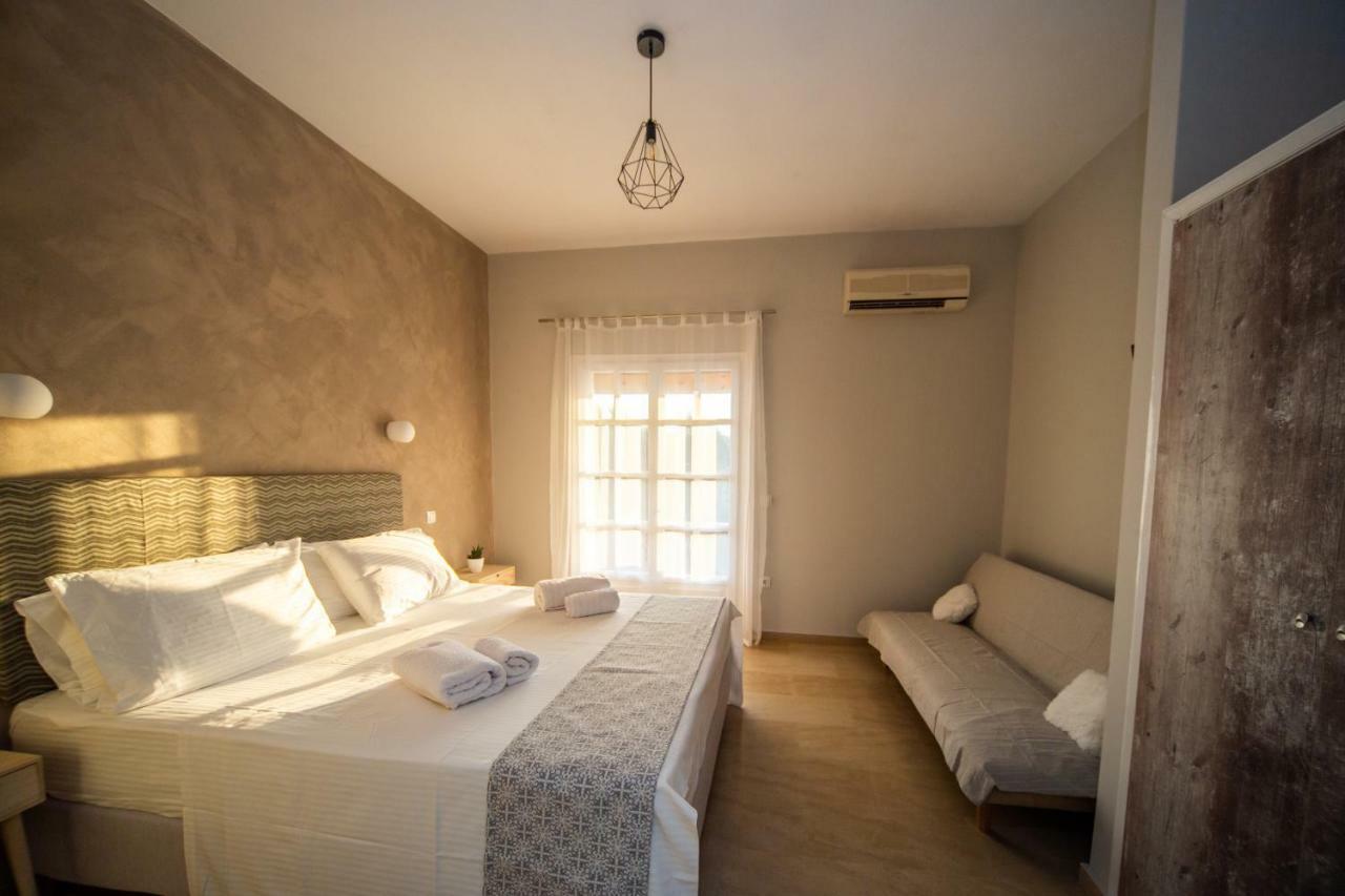 The Lake Apartments Коммено Экстерьер фото